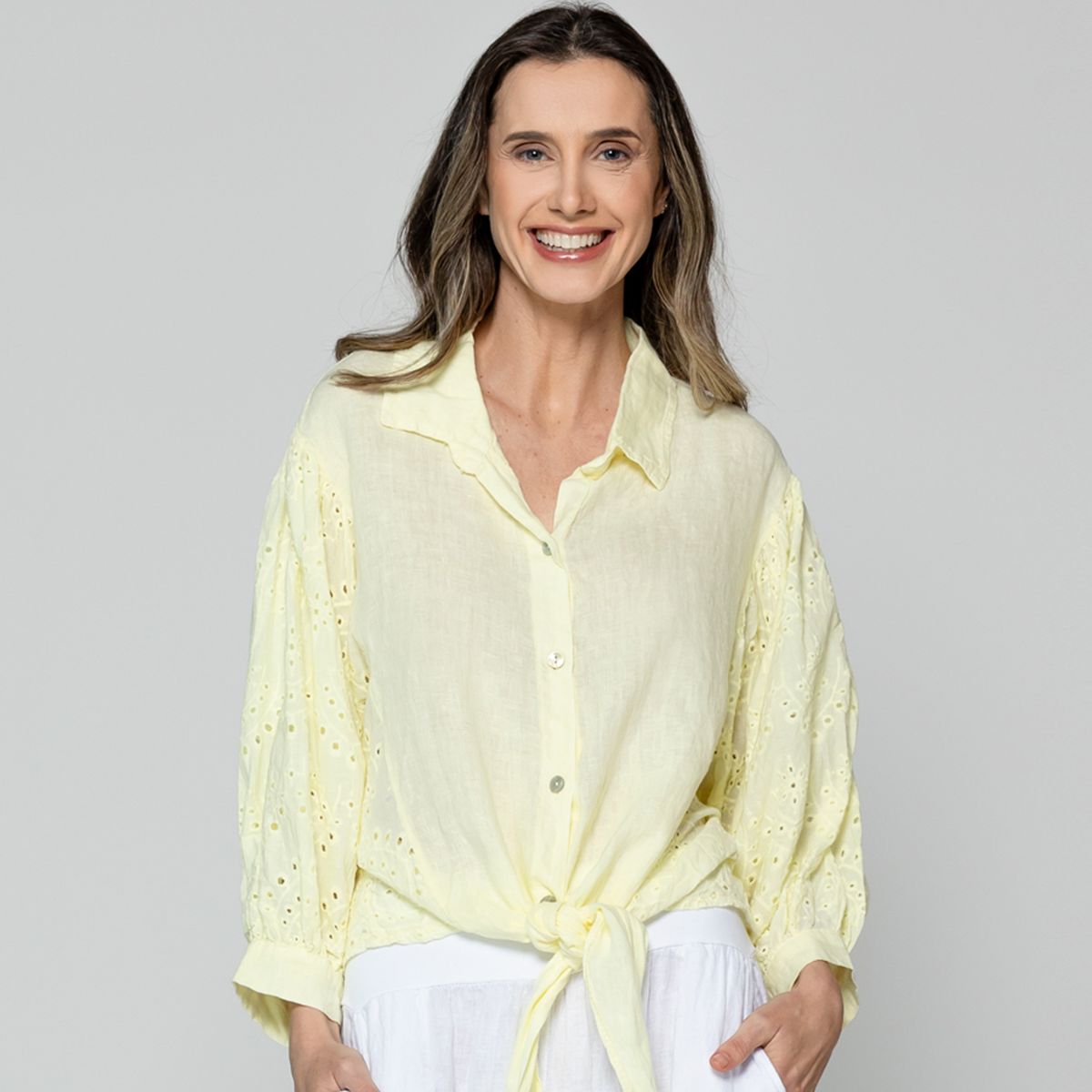 LINEATRE - Blusa Mujer Benilda Lino Con Broderie Ajustable En La Cintura Amarilla Lineatre