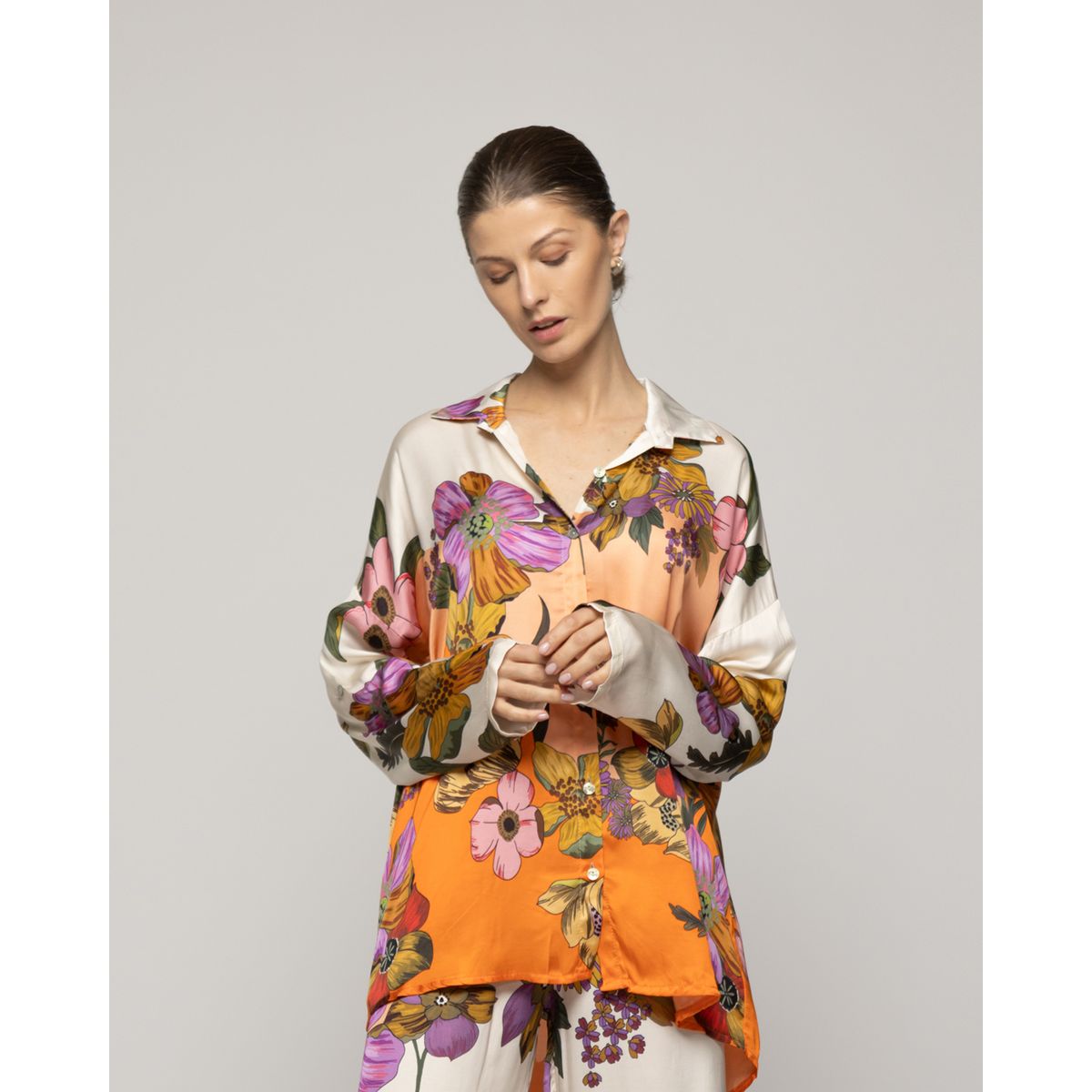 LINEATRE - Blusa Mujer Brenna Tipo Satín Estampado Naranja Lineatre