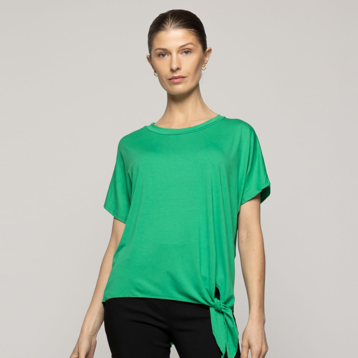 LINEATRE - Polera Mujer Orieta Básica Manga Corta Con Amarra Lateral Verde Lineatre