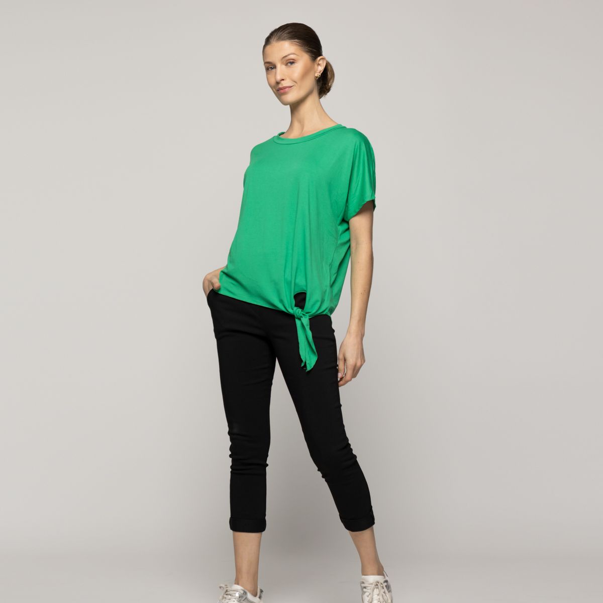 LINEATRE - Polera Mujer Orieta Básica Manga Corta Con Amarra Lateral Verde Lineatre