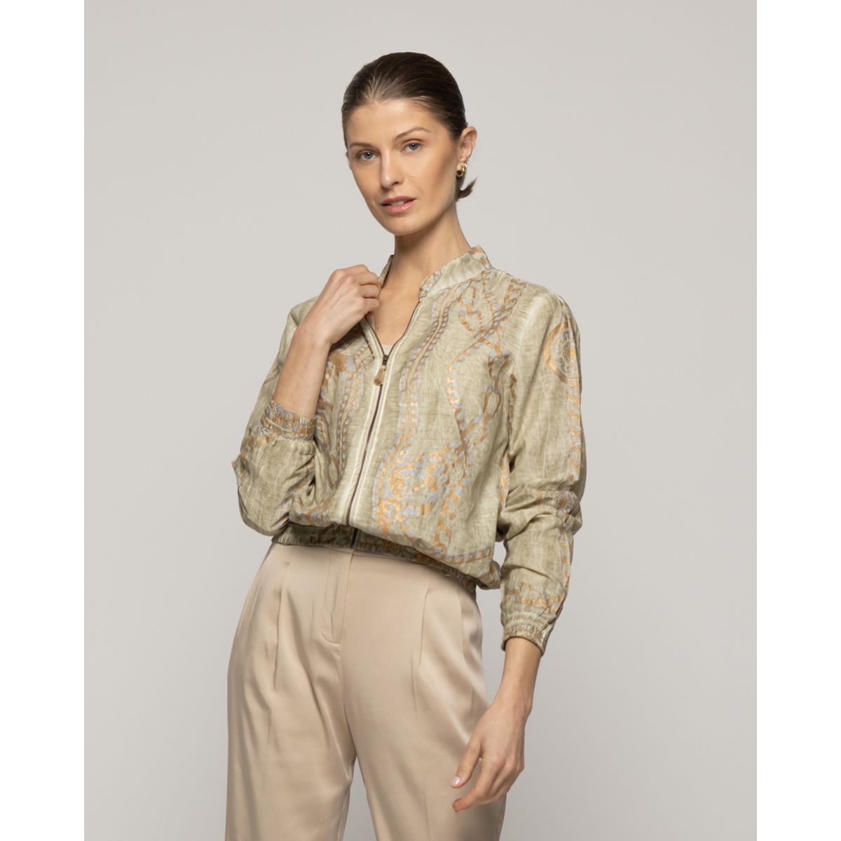 LINEATRE - Chaqueta Mujer Bomber Costanza Verde Con Diseño De Cadenas Doradas Lineatre