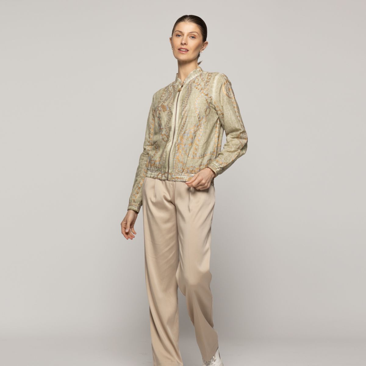 LINEATRE - Chaqueta Mujer Bomber Costanza Verde Con Diseño De Cadenas Doradas Lineatre