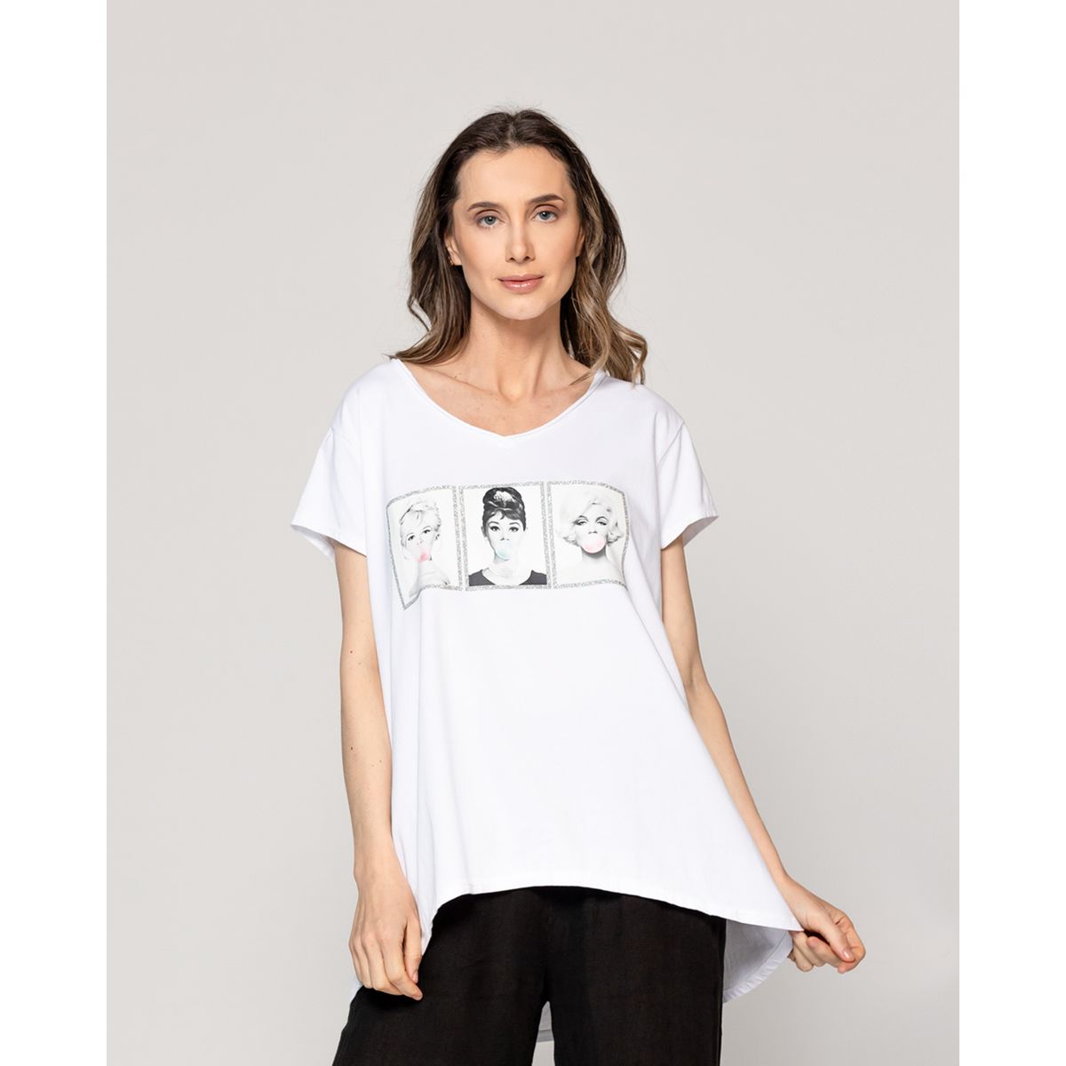 LINEATRE - Polera Mujer Odelia Estampado Íconos Retro Blanca Lineatre