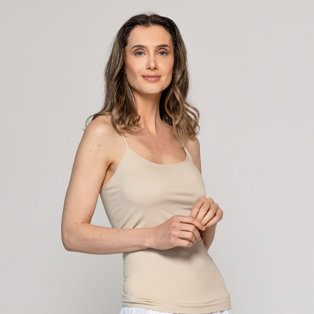 LINEATRE - Top Mujer Tati Básico Tirantes Finos Beige Lineatre