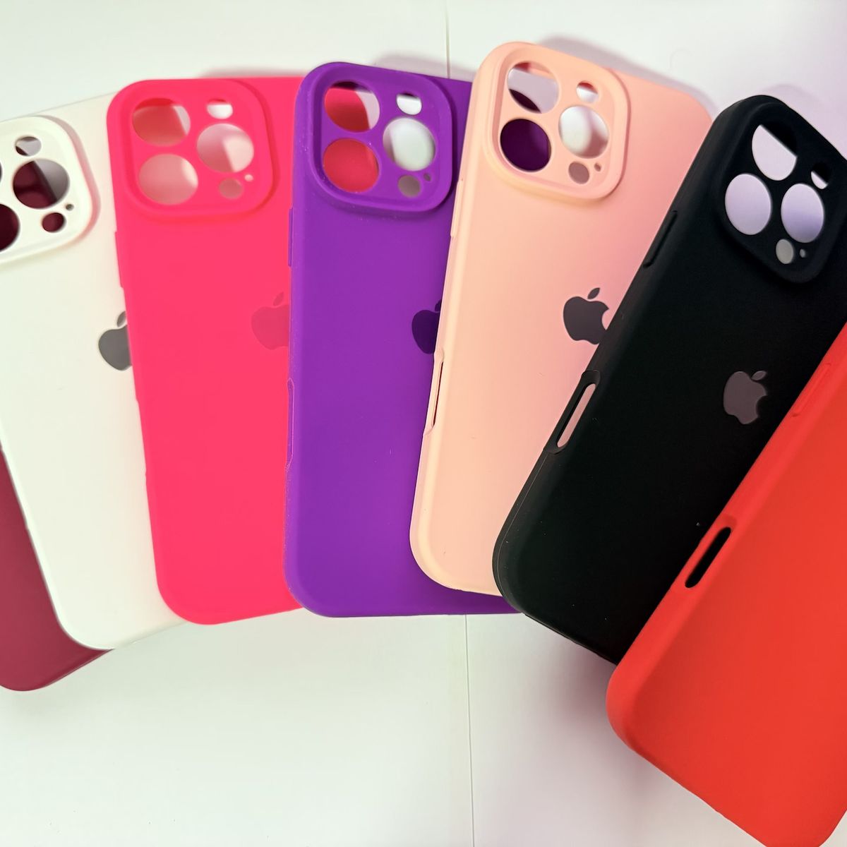 GENERICO - Funda de Silicona c/Logo para iPhone 16 Promax Tapa Camara Morado