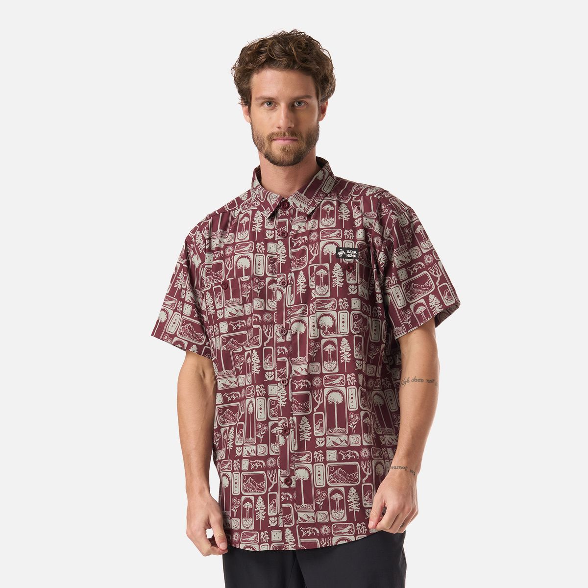 HAKA HONU - Camisa Hombre Cumbre Manga Corta Print Burdeo Haka Honu