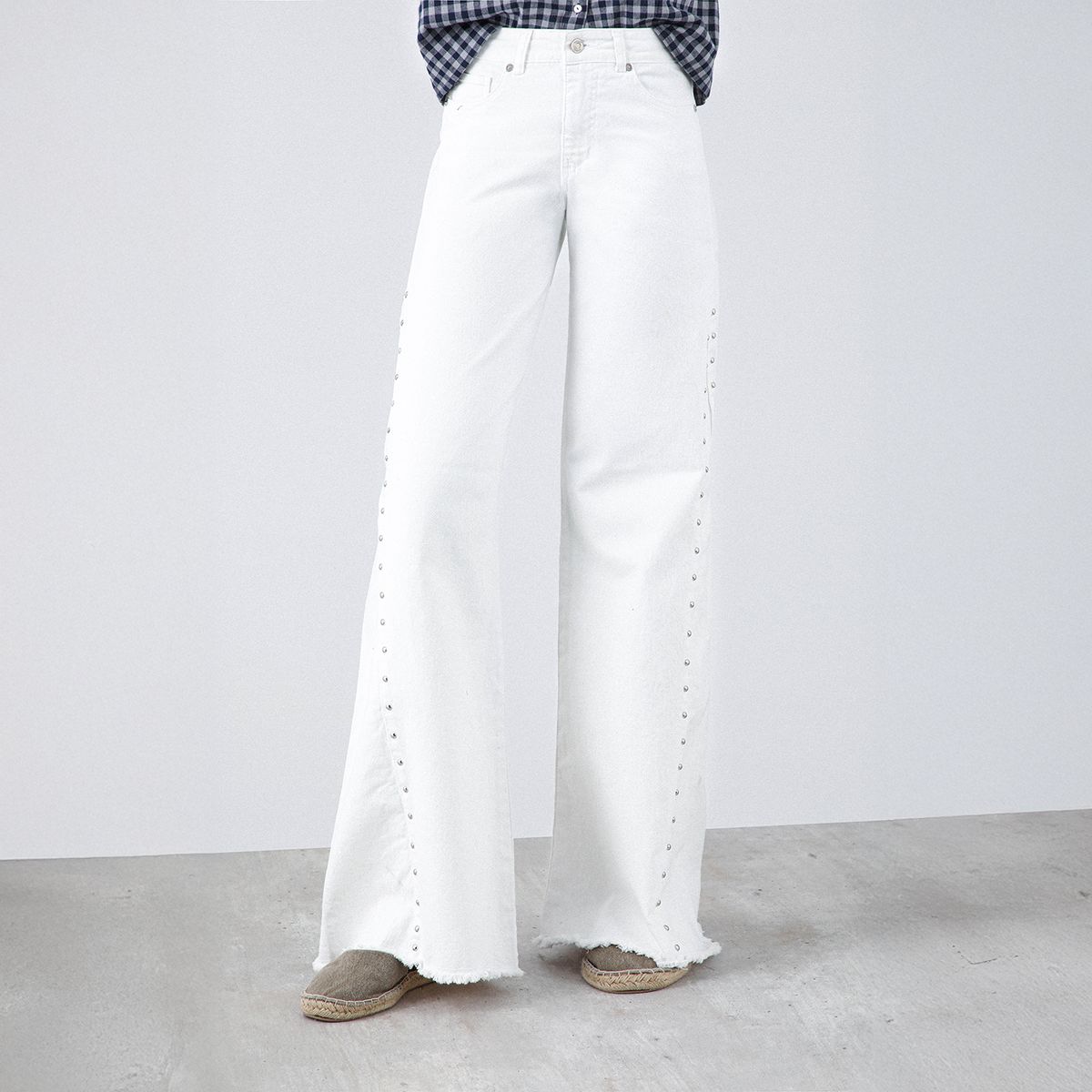 RAINDOOR - Pantalón Tachas Corte Lateral Blanco Mujer Raindoor