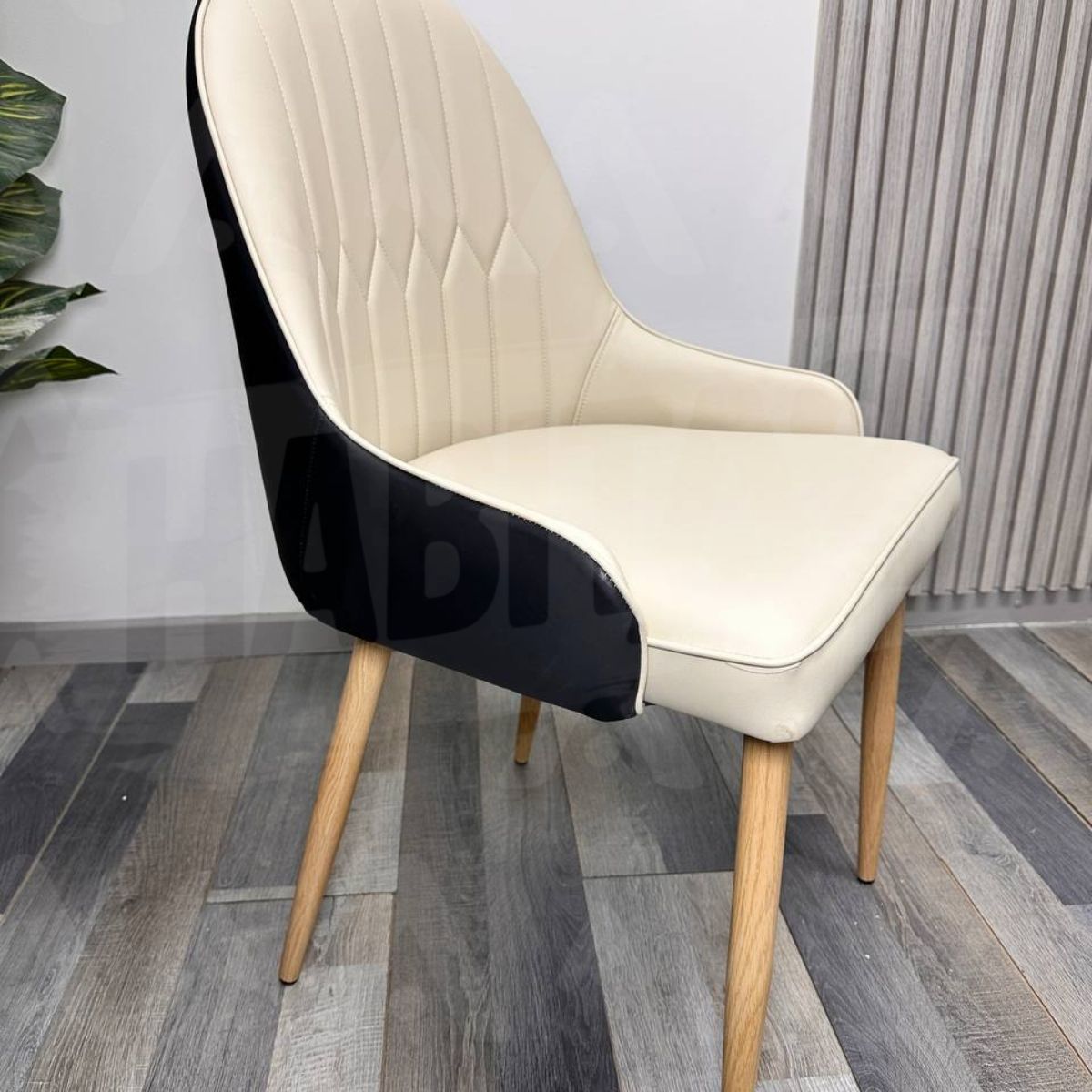 HABITA2 CHILE - Silla Tapizada con Patas Metálicas color Madera - Malala Wood