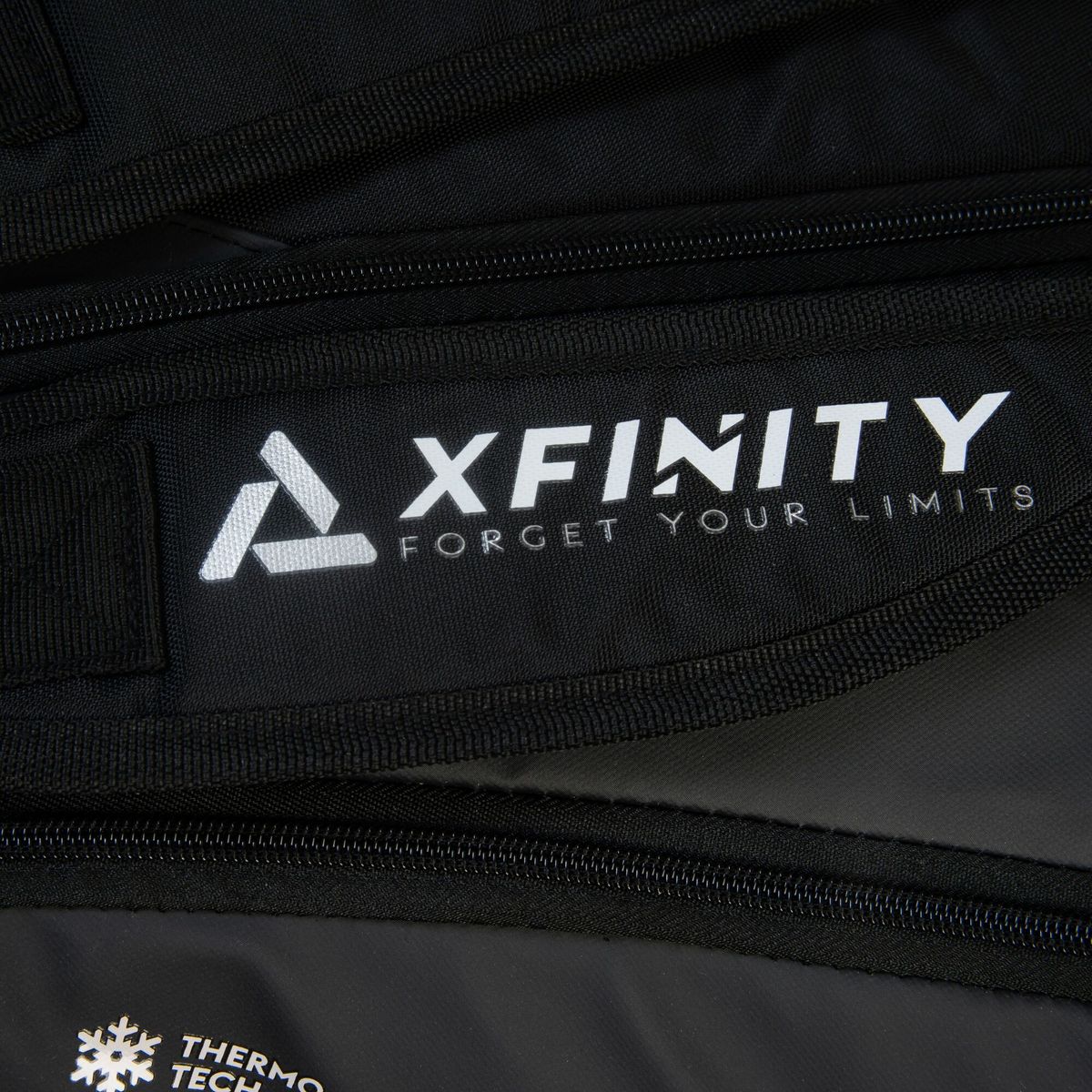 XFINITY - Bolso Padel Xfinity Con Bolsillo Termo 40 Lts Color Negro