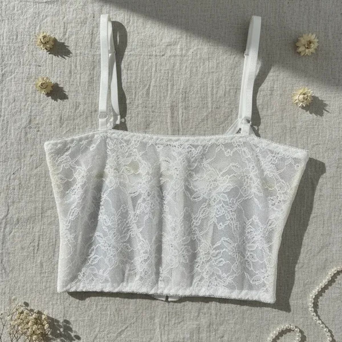 GARSIL - Crop Top Corto Con Encaje Para Mujer Con Tirantes Y Broches Delantero