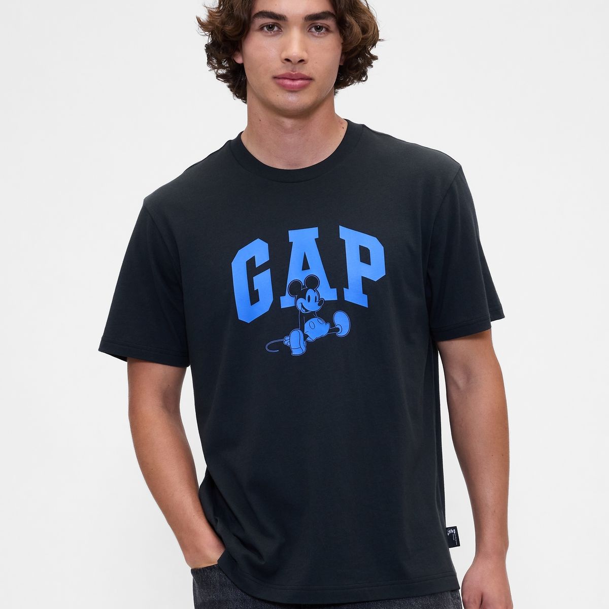 GAP - Polera Gap Logo Mickey Mouse Manga Corta Hombre