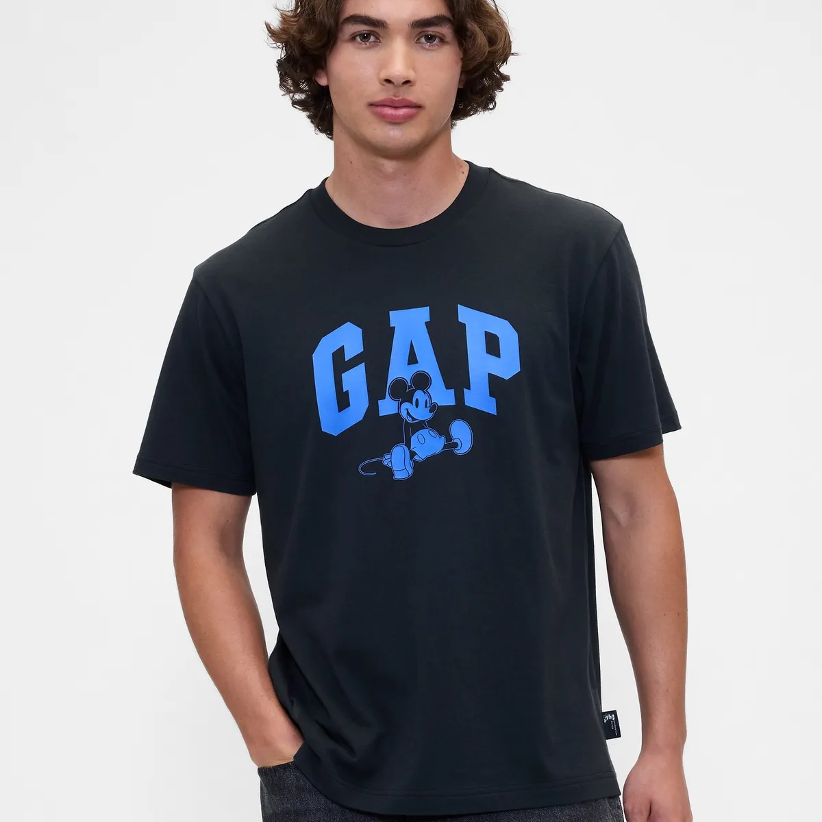 GAP - Polera Gap Logo Mickey Mouse Manga Corta Hombre