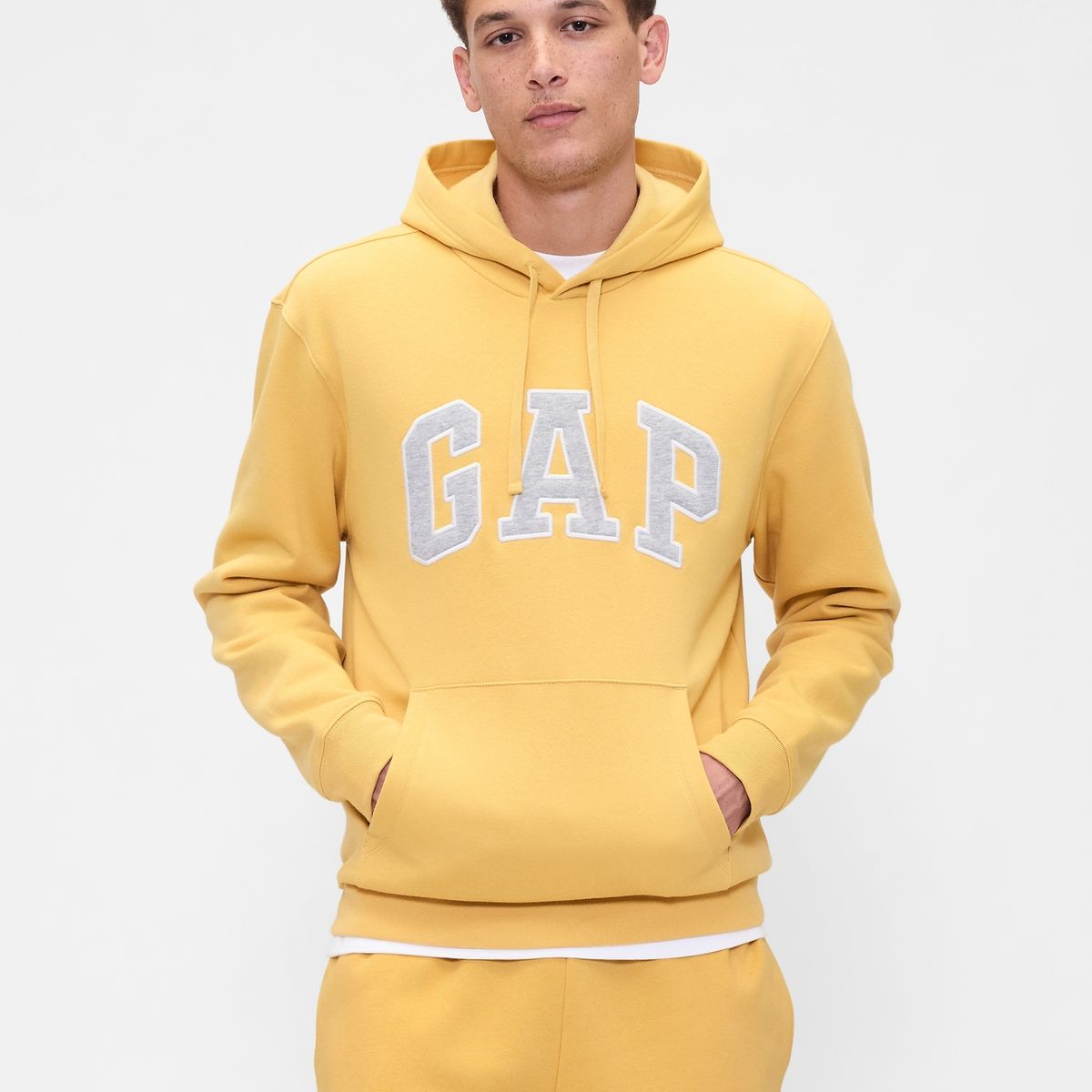 GAP - Polerón Logo Gap Con Gorro Amarillo Hombre