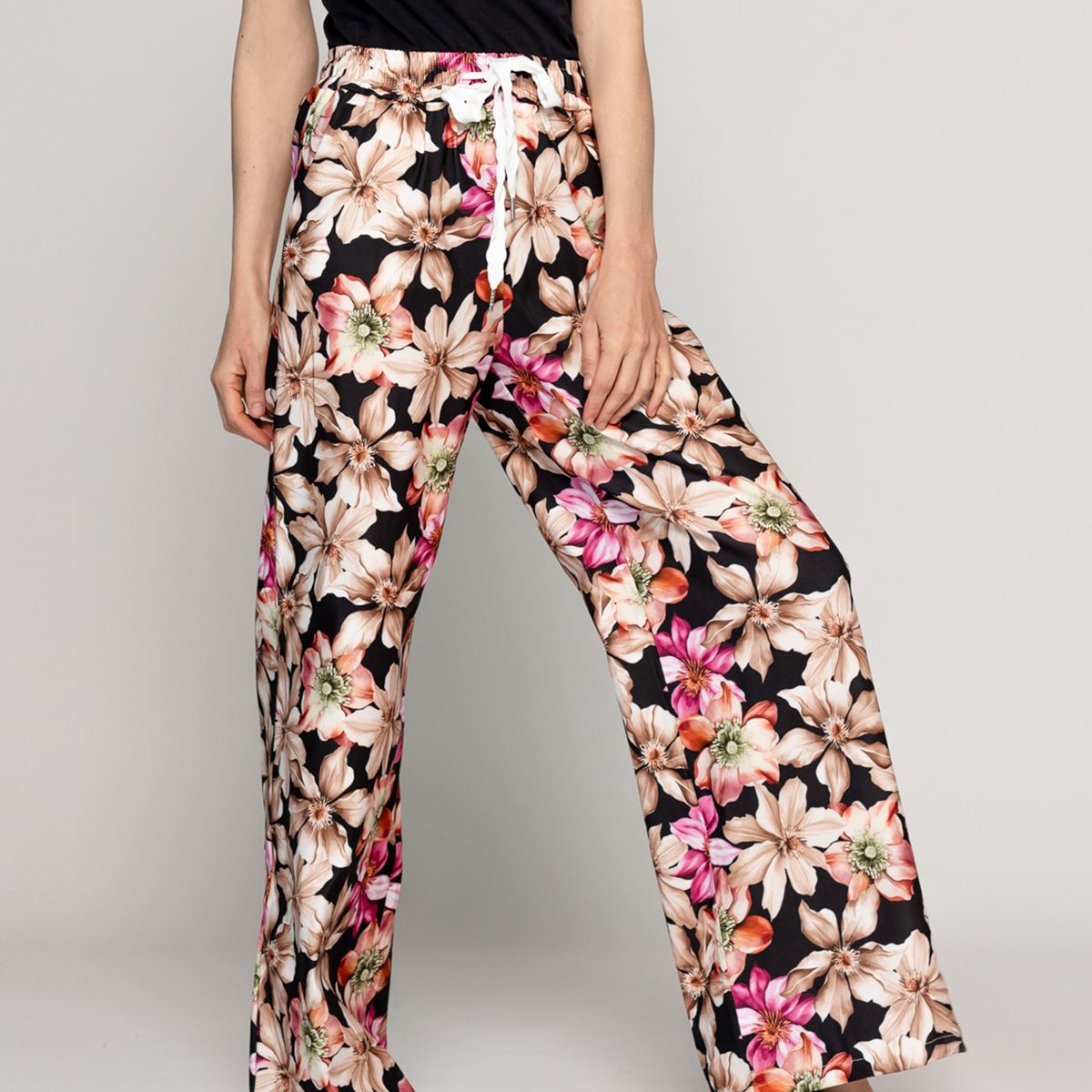 LINEATRE - Pantalón Mujer Pali Estampado Flores Negro Lineatre