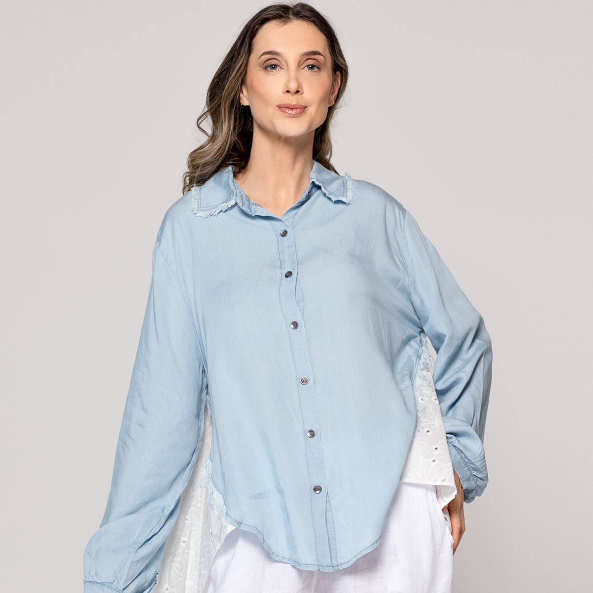 LINEATRE - Blusa Mujer Becca Camisera Con Broderie Celeste Lineatre