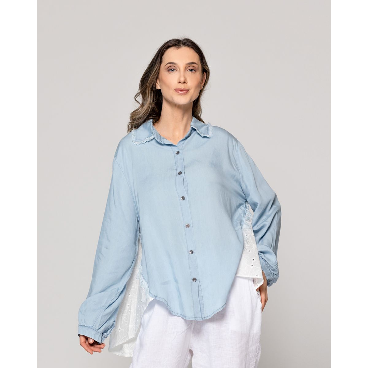 LINEATRE - Blusa Mujer Becca Camisera Con Broderie Celeste Lineatre