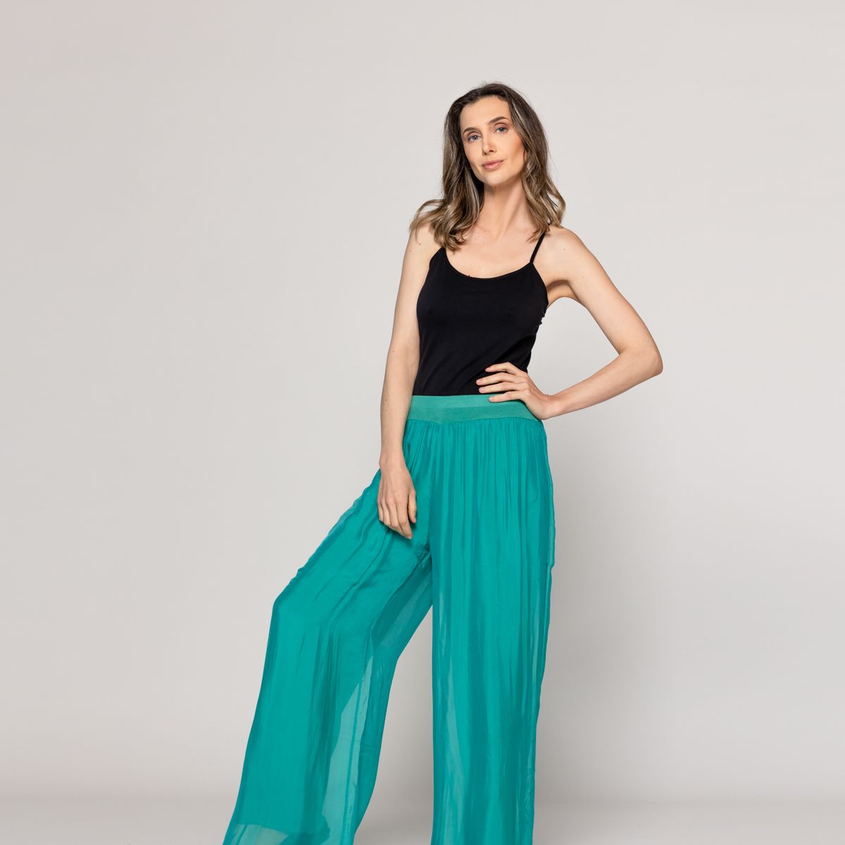 LINEATRE - Pantalón Mujer Perla Palazzo Tipo Satín Verde Esmeralda Lineatre