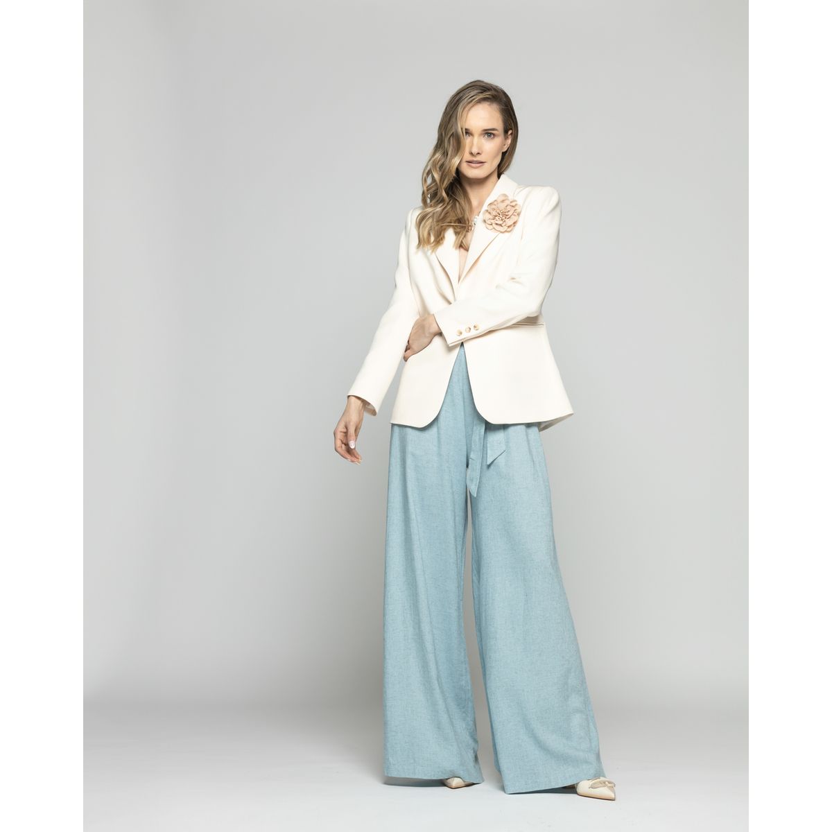 LUDOVICA - Blazer Mujer Lotus Clásico Con Flor Blanco Crema Ludovica