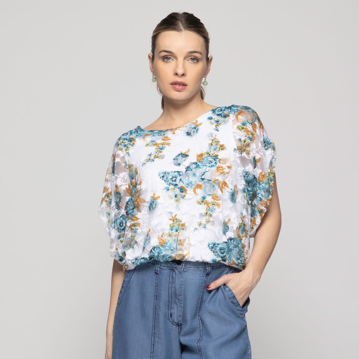 LUDOVICA - Polera Nigella Manga Caída Encaje Floral Blanco Y Verde Turquesa Ludovica