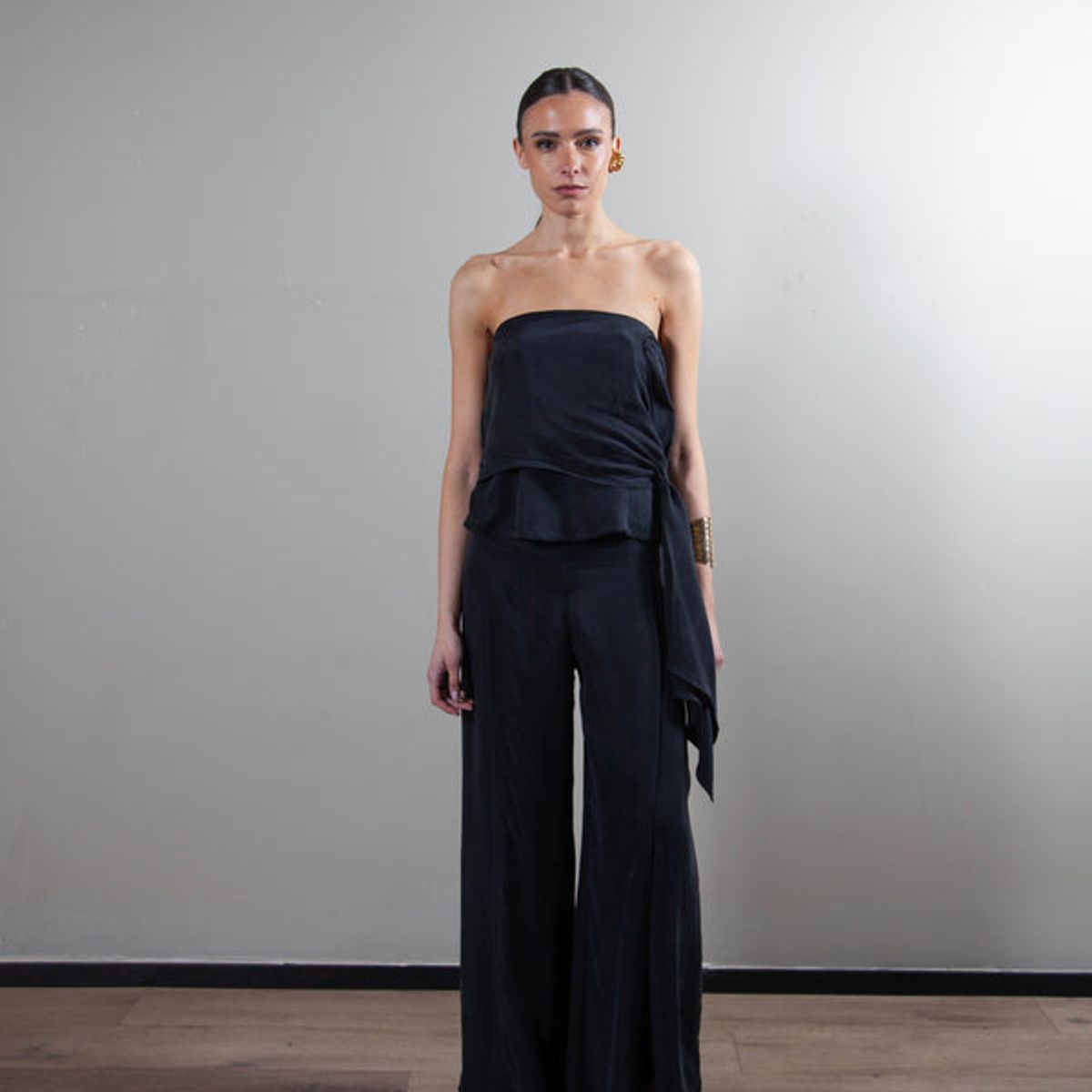 LA MURA - Blusa Clara Strapless Cupro Negra