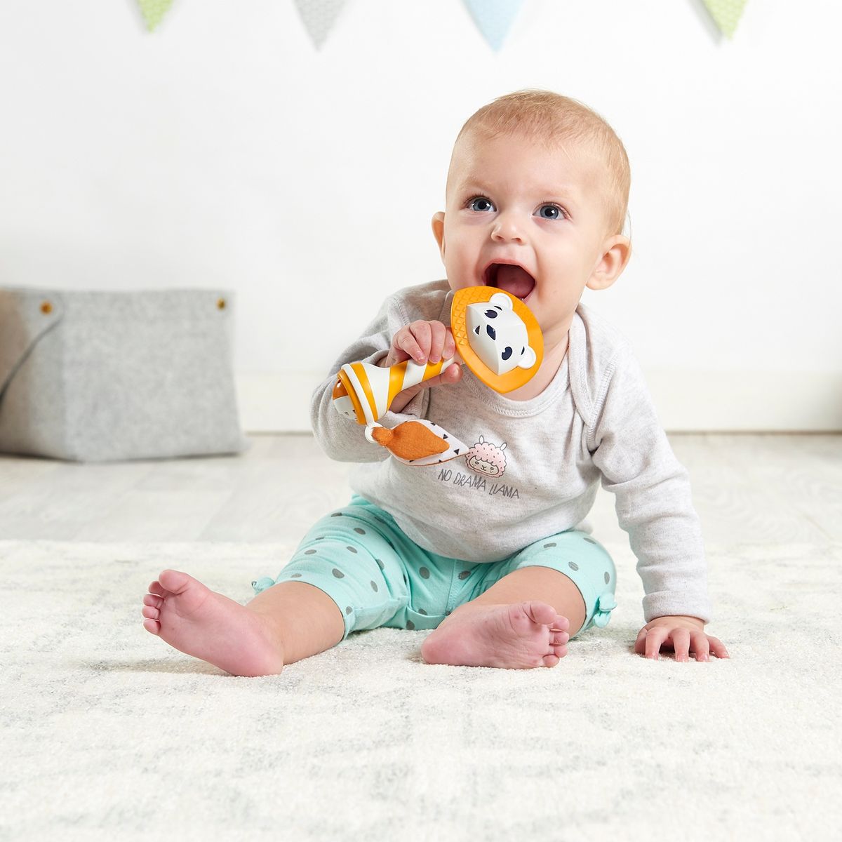 TINY LOVE - Mordedor Leonardo El León Tiny Love