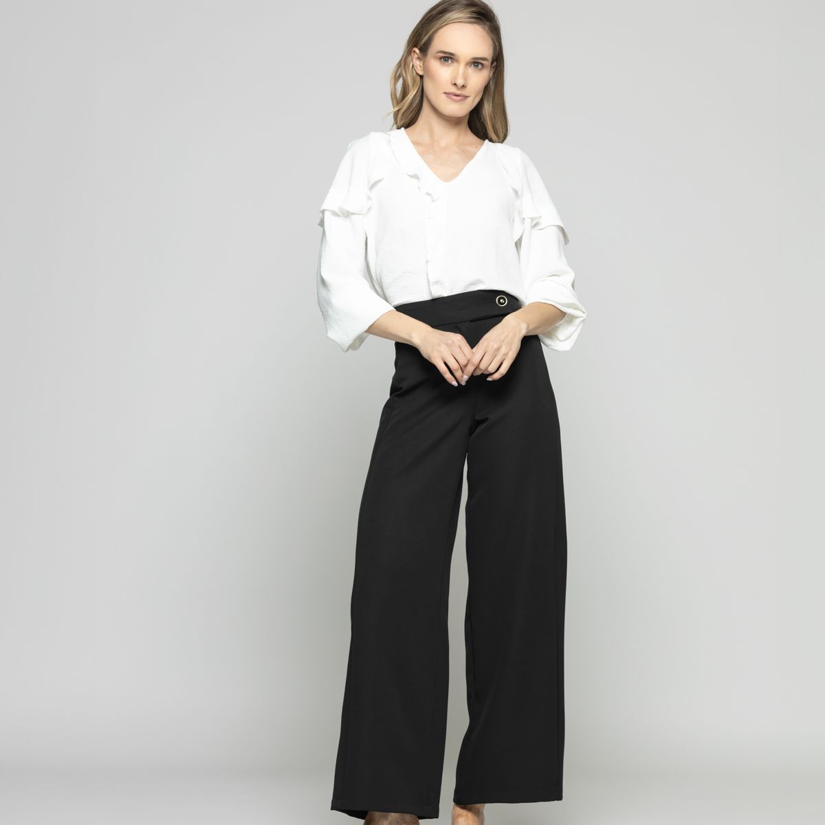 LUDOVICA - Blusa Mujer Eucomis Escote V Volantes Mangas 3/4 Blanca Crudo Ludovica