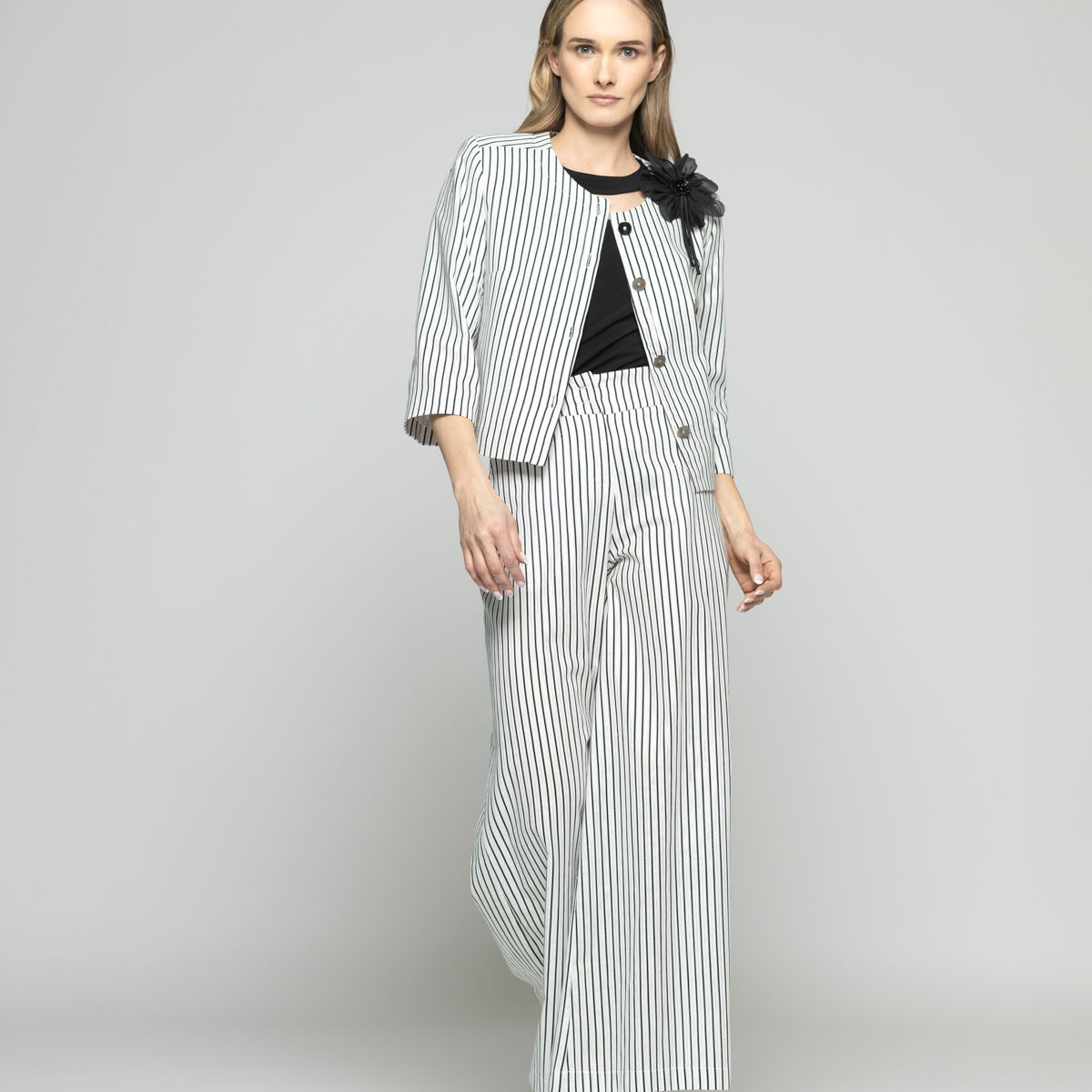 LUDOVICA - Blazer Mujer Liatris Corto Escote Redondo Algodón Manga 3/4 Rayas Negro Y Blanco Ludovica