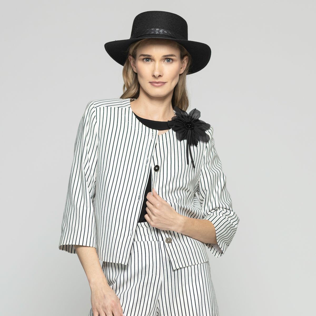 LUDOVICA - Blazer Mujer Liatris Corto Escote Redondo Algodón Manga 3/4 Rayas Negro Y Blanco Ludovica