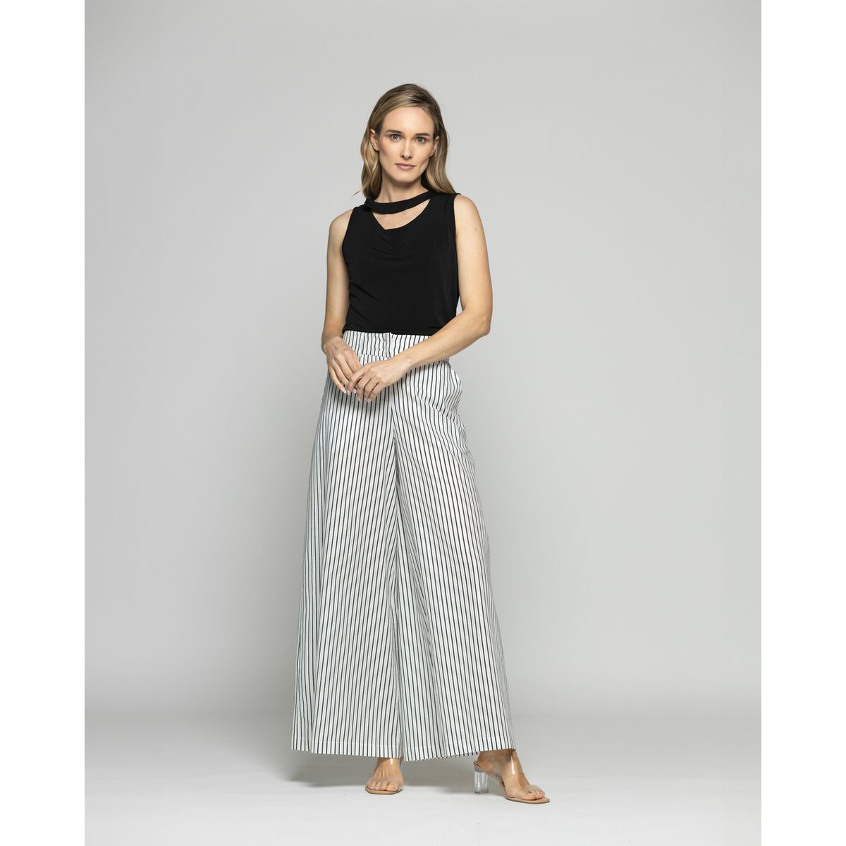 LUDOVICA - Polera Mujer Narciso Escote Medialuna Sin Mangas Negra Ludovica