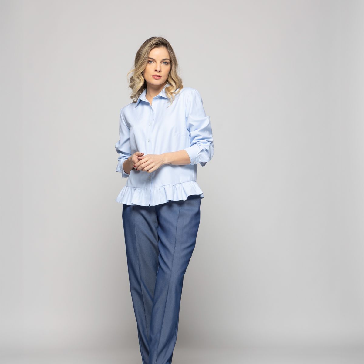 LUDOVICA - Blusa Mujer Cala Camisera Lisa Con Volante En Basta Celeste Ludovica