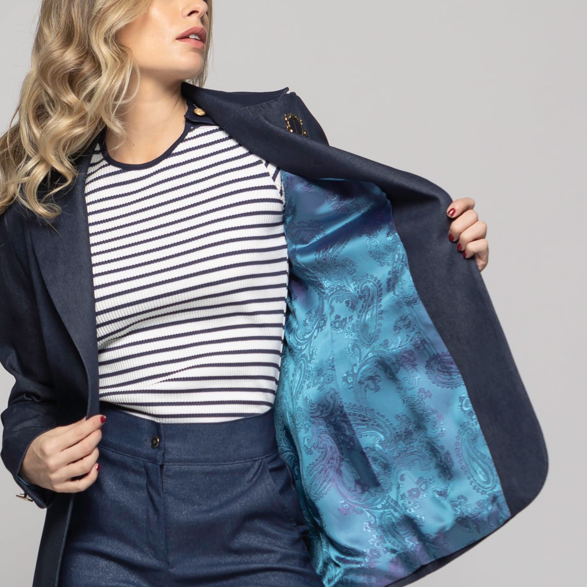 LUDOVICA - Blazer Mujer Jacarandá Clásico Con Prendedores Denim Azul Ludovica