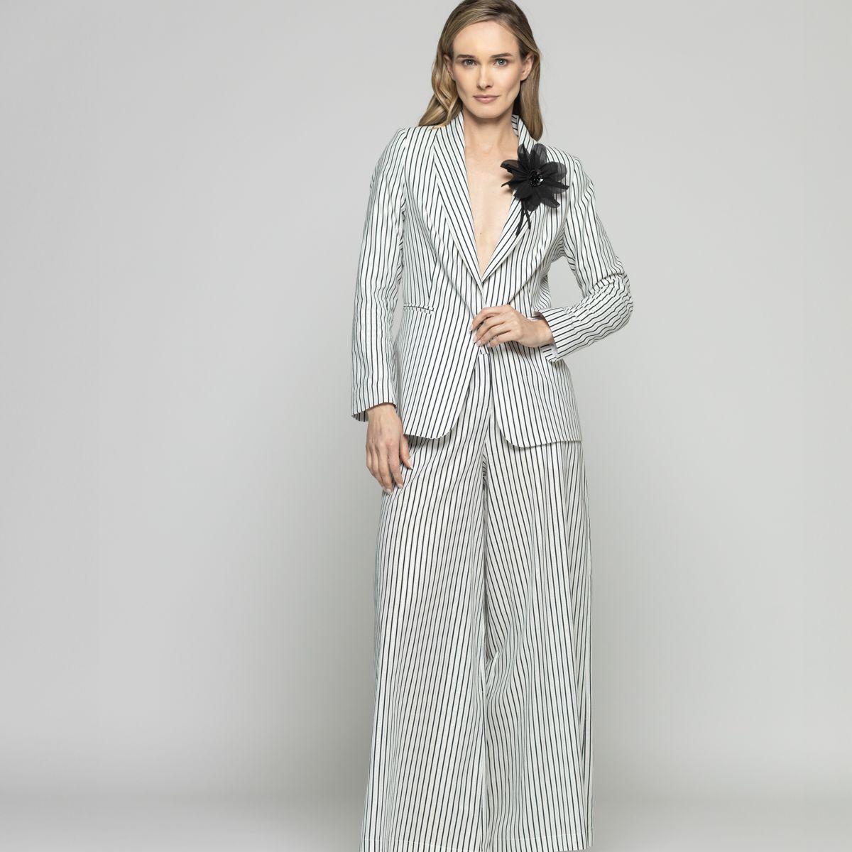 LUDOVICA - Blazer Mujer Liatris Largo Clásico Algodón Rayas Negro Y Blanco Ludovica