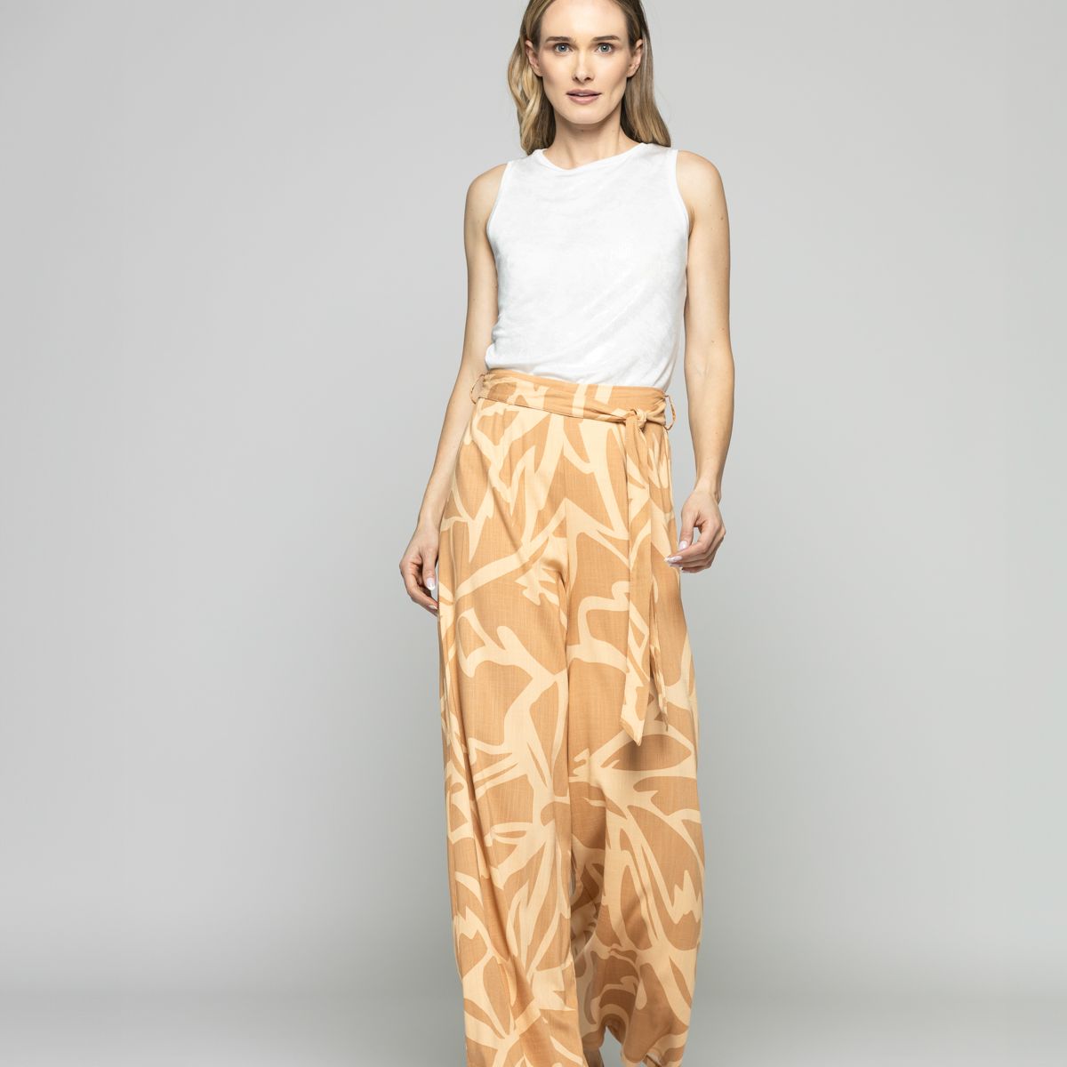 LUDOVICA - Polera Mujer Orbea Ajustada Sin Mangas Escote Redondo Blanca Ludovica