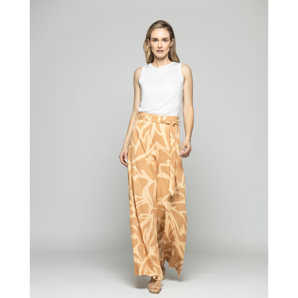 LUDOVICA - Polera Mujer Orbea Ajustada Sin Mangas Escote Redondo Blanca Ludovica