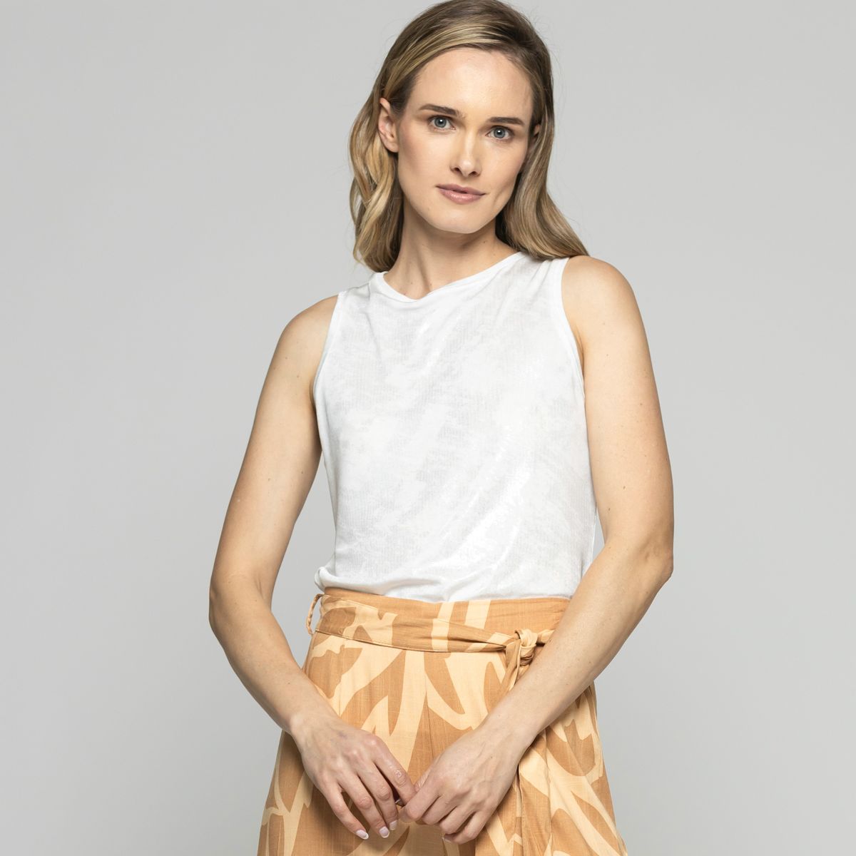 LUDOVICA - Polera Mujer Orbea Ajustada Sin Mangas Escote Redondo Blanca Ludovica