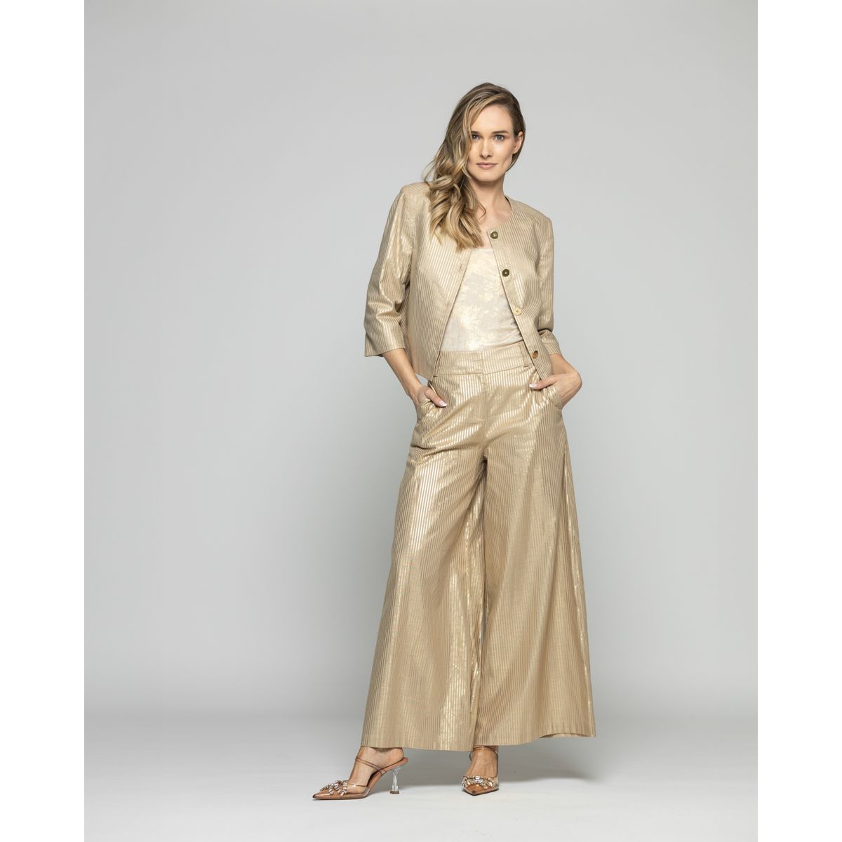 LUDOVICA - Blazer Mujer Iris Corto Escote Redondo Algodón Manga 3/4 Folia Beige Ludovica