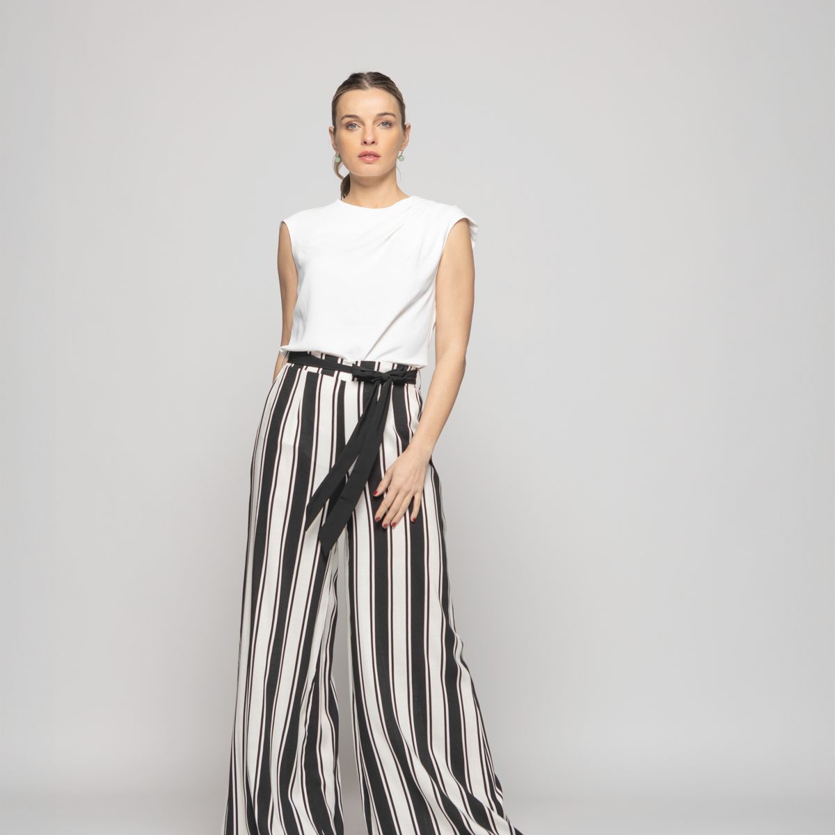 LUDOVICA - Blusa Mujer Bignonia Sin Mangas Cuello Drapeado Lisa Blanco Crudo Ludovica