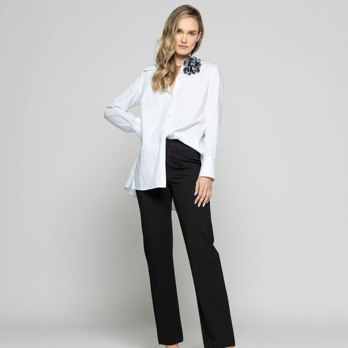 LUDOVICA - Blusa Mujer Clavel Camisera Algodón Manga Larga Detalle Flor Ludovica