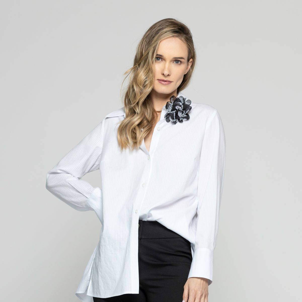 LUDOVICA - Blusa Mujer Clavel Camisera Algodón Manga Larga Detalle Flor Ludovica