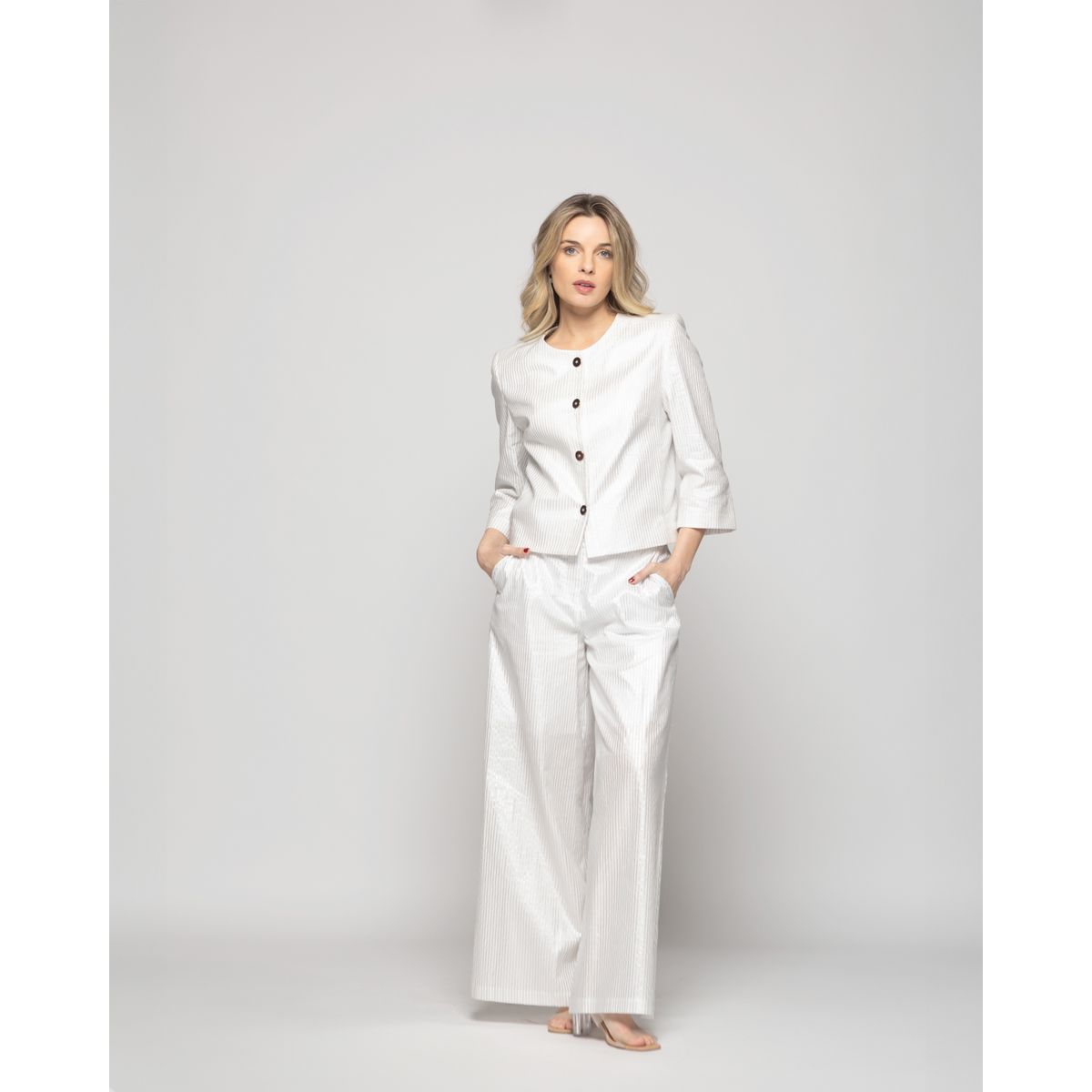 LUDOVICA - Blazer Mujer Iris Corto Escote Redondo Algodón Manga 3/4 Folia Blanco Ludovica