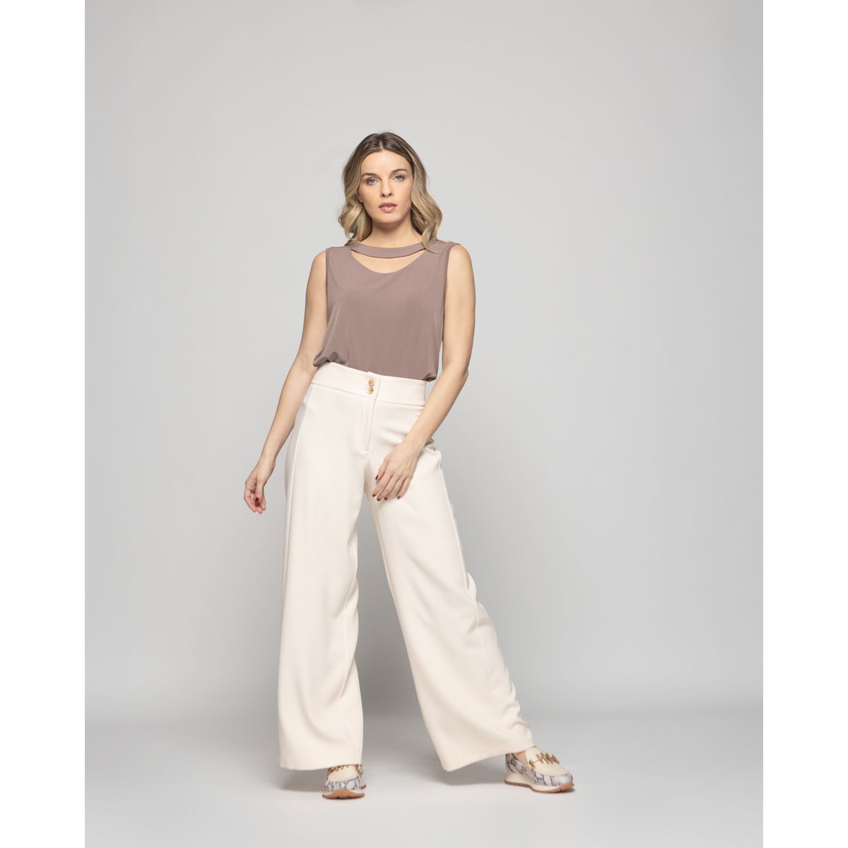 LUDOVICA - Polera Mujer Narciso Escote Medialuna Sin Mangas Café Taupe Ludovica