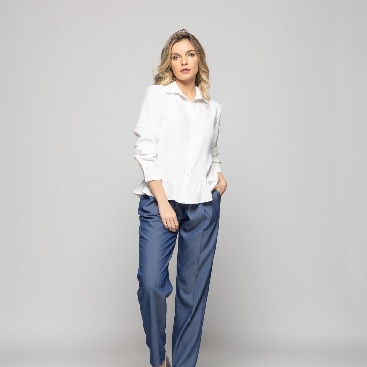 LUDOVICA - Blusa Mujer Cala Camisera Lisa Con Volante En Basta Blanca Crudo Ludovica