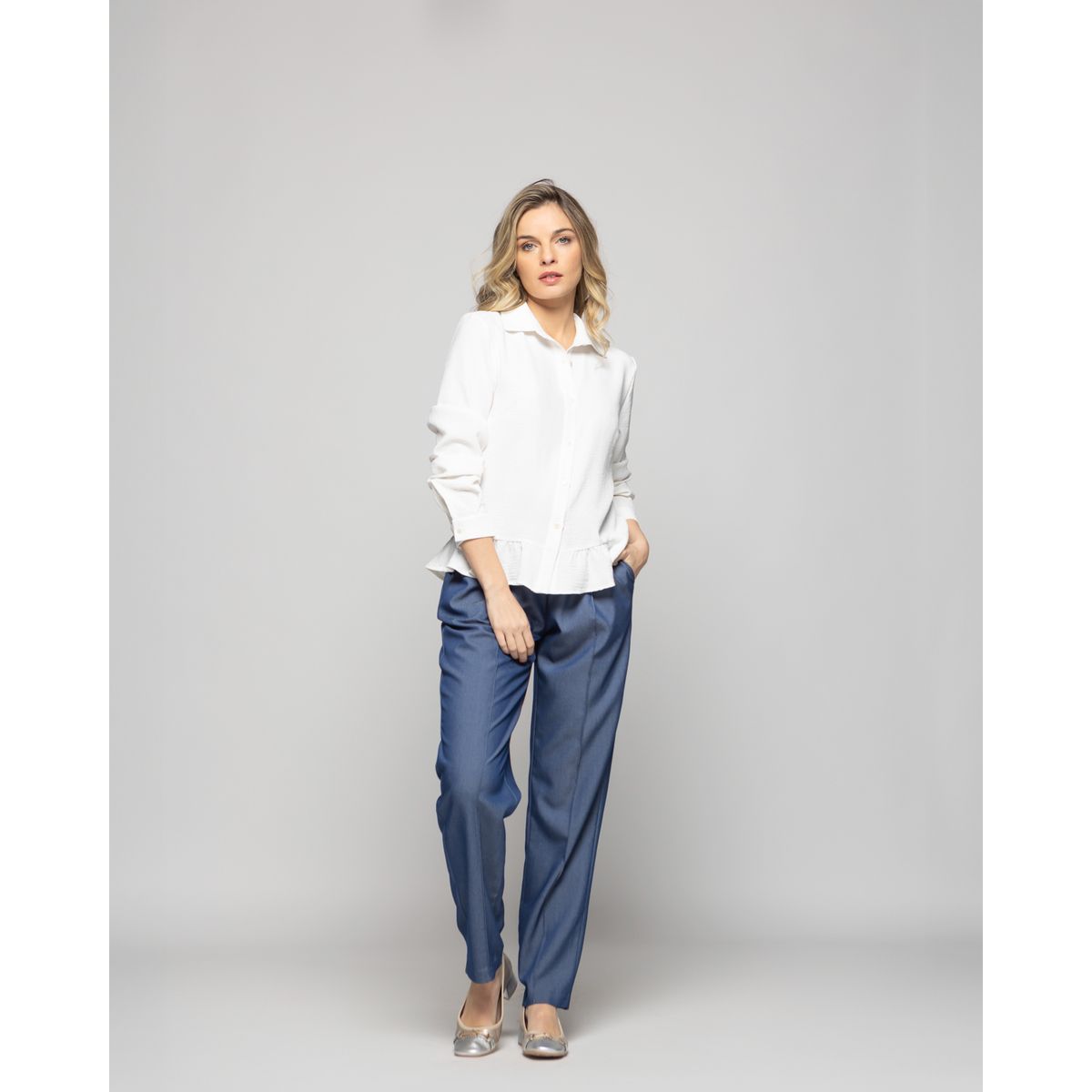 LUDOVICA - Blusa Mujer Cala Camisera Lisa Con Volante En Basta Blanca Crudo Ludovica