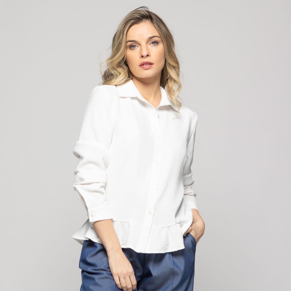 LUDOVICA - Blusa Mujer Cala Camisera Lisa Con Volante En Basta Blanca Crudo Ludovica