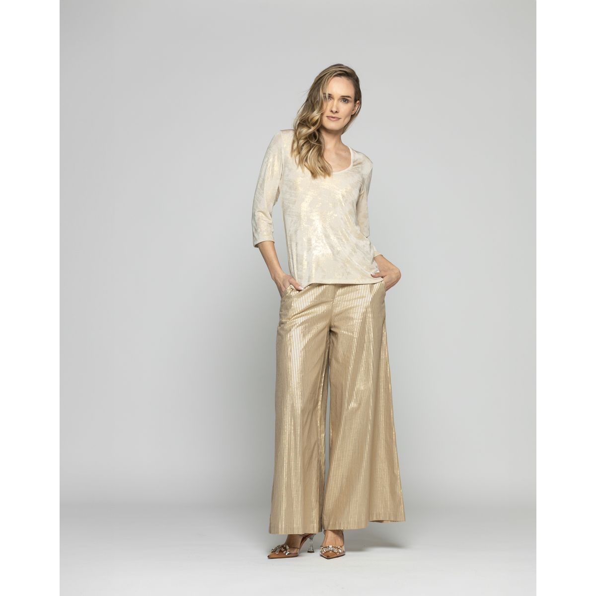 LUDOVICA - Polera Mujer Petunia Escote Redondo Manga 3/4 Efecto Brillante Beige Ludovica