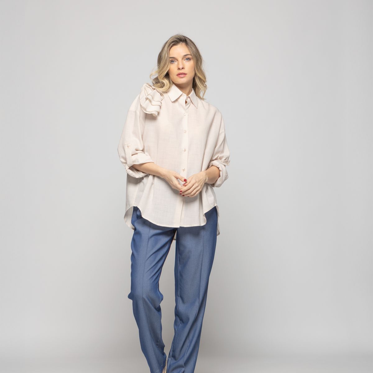 LUDOVICA - Blusa Mujer Buganvilla Camisera Viscosa Manga Larga Detalle Flor Beige Ludovica