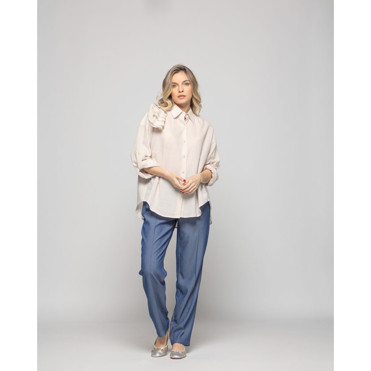 LUDOVICA - Blusa Mujer Buganvilla Camisera Viscosa Manga Larga Detalle Flor Beige Ludovica