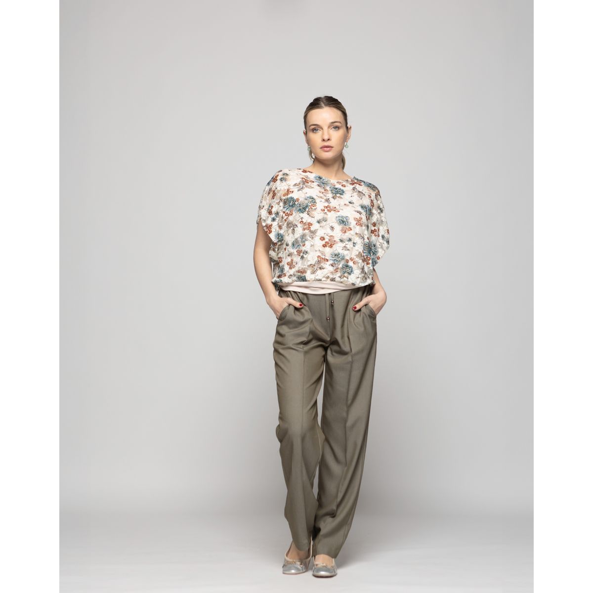 LUDOVICA - Polera Nigella Manga Caída Encaje Floral Blanco Crema Ludovica