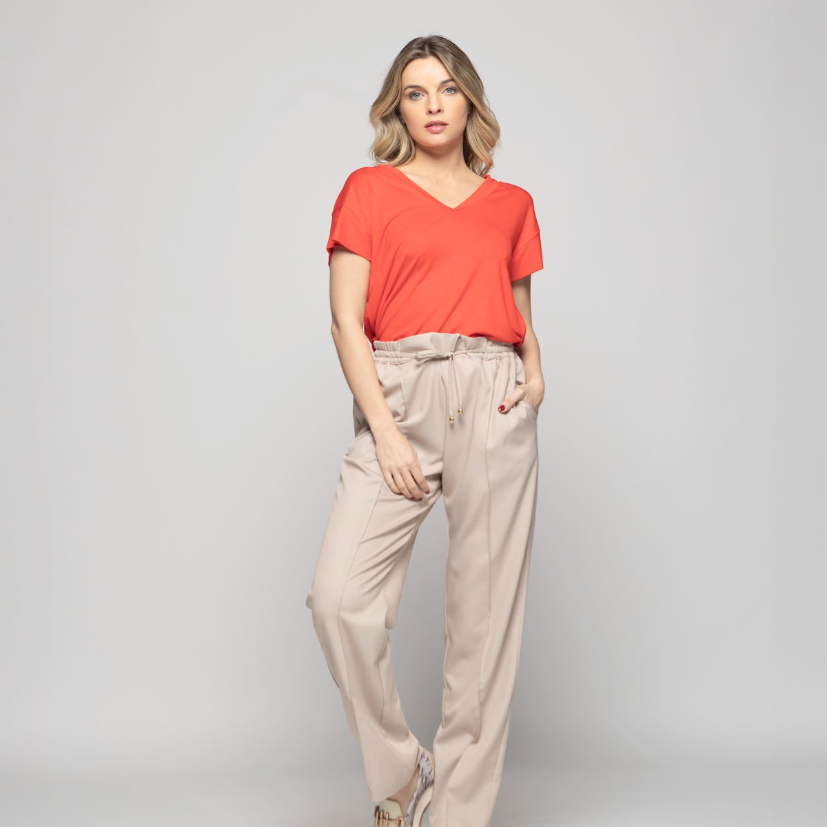 LUDOVICA - Polera Mujer Muscari Viscosa Manga Corta Escote V Lisa Naranja Ludovica