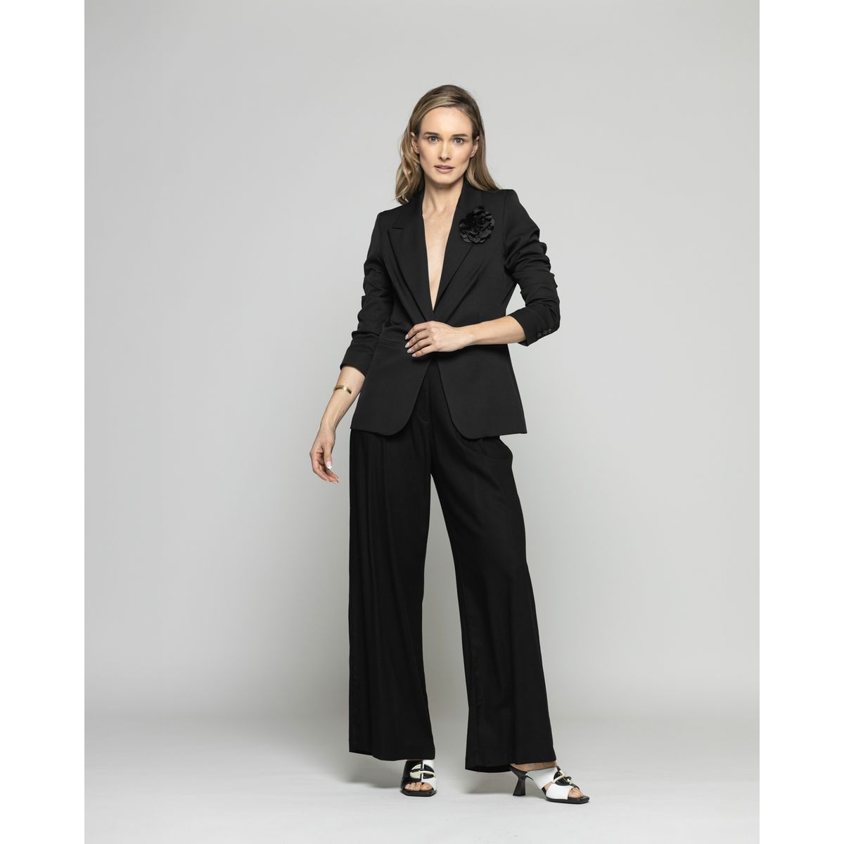 LUDOVICA - Blazer Mujer Lotus Clásico Con Flor Negro Ludovica